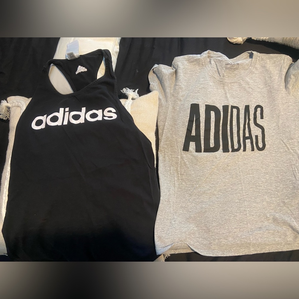 3 piece Women’s Adidas bundle 2 shirts 1 legging all size Medium